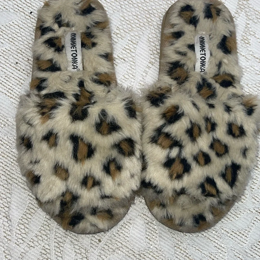 Minnetonka Faux Fur Leopard Lolo Slide Slippers Kids 2